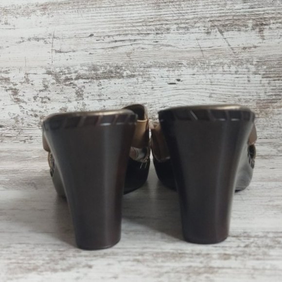 Bandolino Bronze Slip on Wedge Sandals - Picture 3 of 8